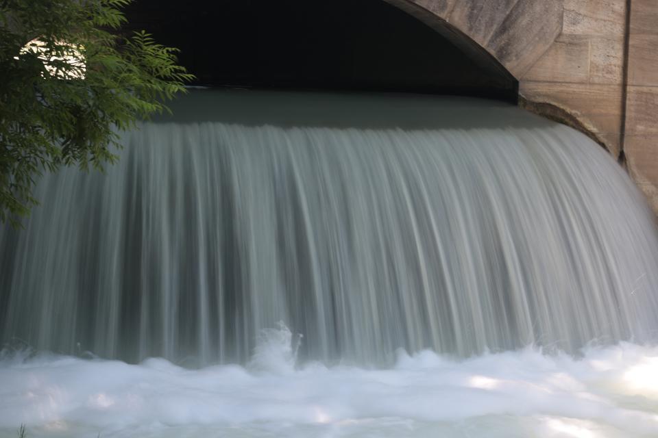 Wasserfall mit langer Verschlusszeit fotografiert